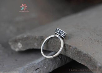 NHẪN TRỤ XOAY KHẮC CHỦNG TỰ " OM " - LẮNG NGHE THANH ÂM VŨ TRỤ